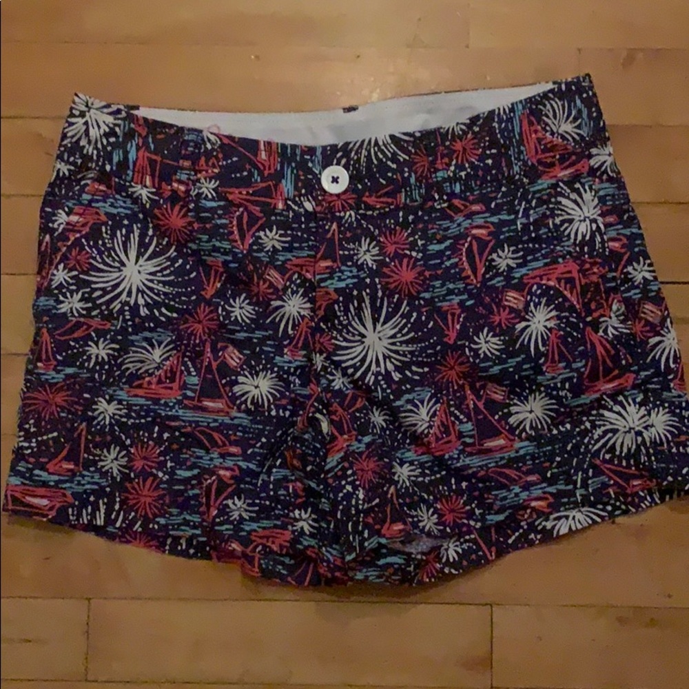 Lilly shorts with fireworks